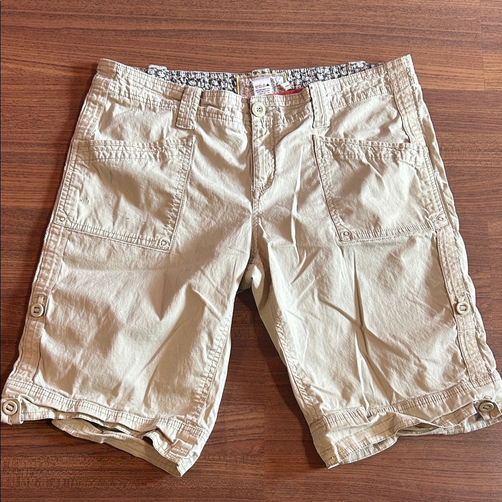 Aventura Beige Shorts